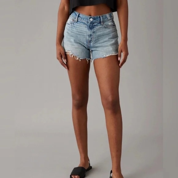 AMERICAN EAGLE AE Strigid Super High-Waisted Relaxed Ripped Denim Short sz 12 - Picture 1 of 8